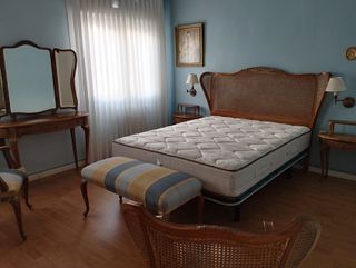 Cabecero de cama de ratán natural finales años 50