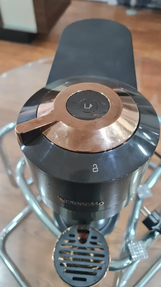 Cafetera Nespresso DeLonghi Negra