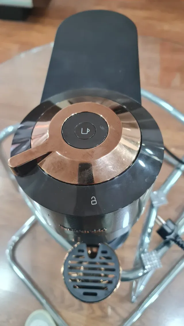 Cafetera Nespresso DeLonghi Negra