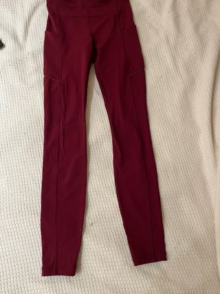 Leggings Lululemon Granate y Top negro l lululemon