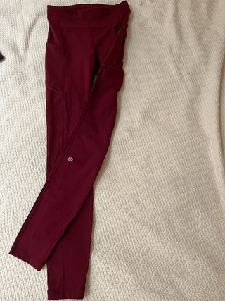 Leggings Lululemon Granate y Top negro l lululemon