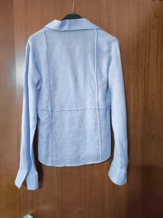 Camisa de lino celeste para mujer