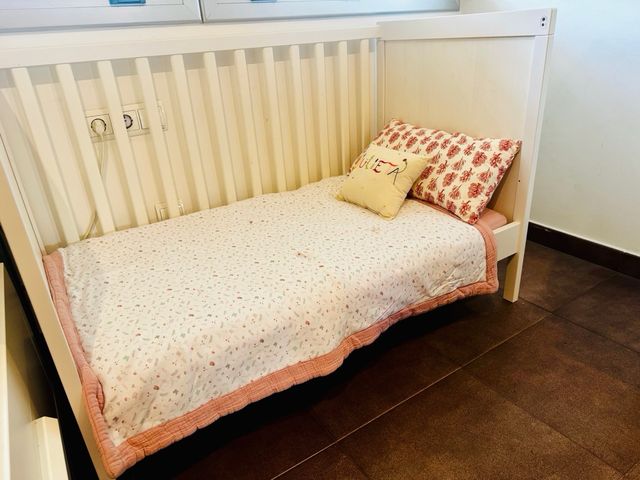 Cuna IKEA SUNDVIK + Colchón JÄTTETRÖTT