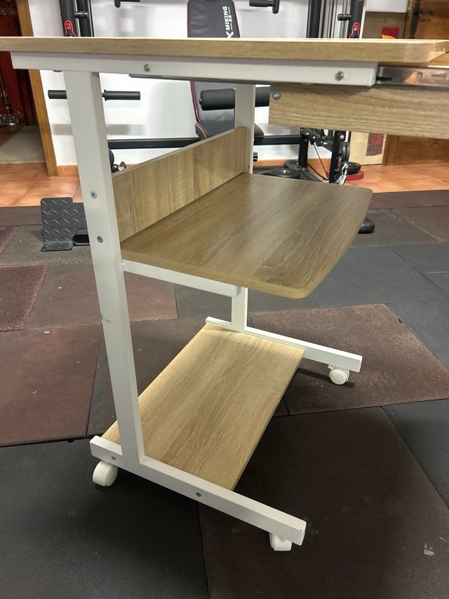 Mesa Ordenador con Ruedas