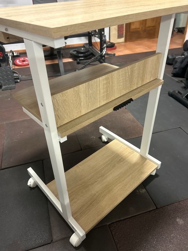 Mesa Ordenador con Ruedas