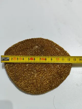 Monedero de abalorios dorado