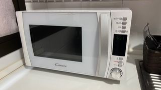 Microondas Candy Grill 22L