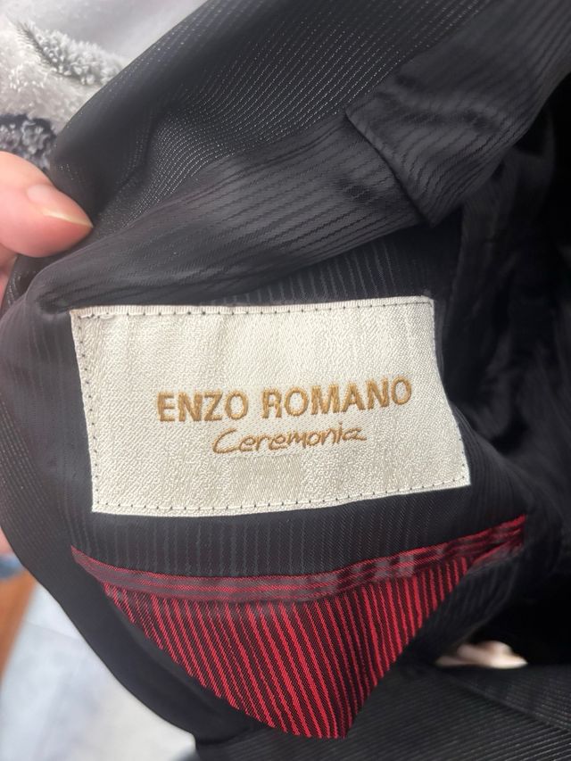 Traje Ceremonia Enzo Romano Negro y Rosa