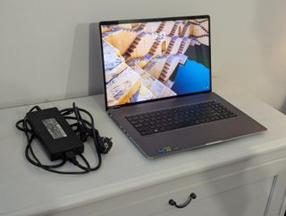 Portátil MSI Creator Z17 HX Studio A14VGT-278ES