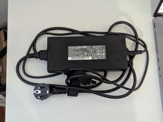 Portátil MSI Creator Z17 HX Studio A14VGT-278ES