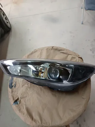Faro delantero izquierdo Ford focus