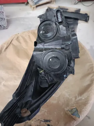 Faro delantero izquierdo Ford focus