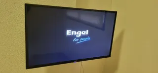 TV Engel 32 Negra y Azul
