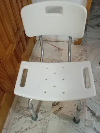 Silla de ducha con respaldo