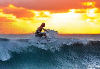 Bono de 3 clases de surf en Cádiz