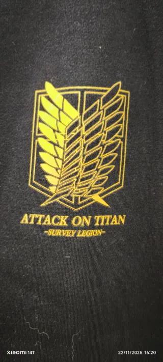 Cazadora universitaria Attack on Titan