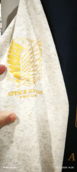 Cazadora universitaria Attack on Titan