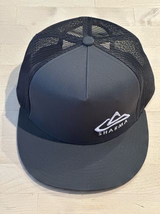 Gorra SHARMA Climbing Negra con logo bordado