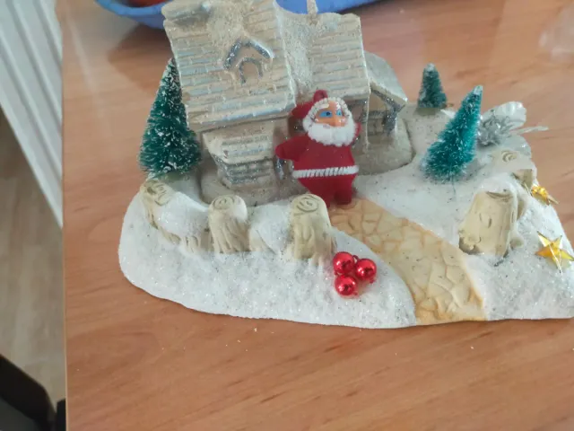 Adorno Navideño Casa Nieve Santa Claus