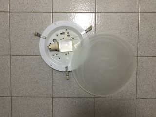 Plafoniera bianca e trasparente