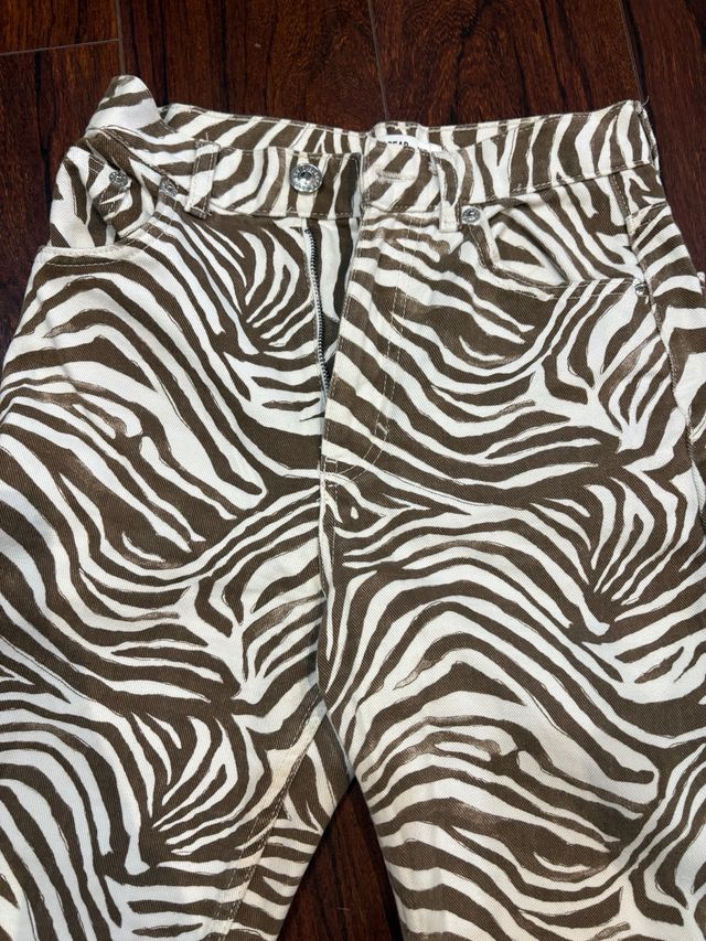 Pantalón vaquero Pull&Bear estampado cebra