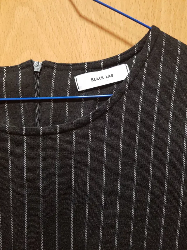 Vestido negro rayas finas punto