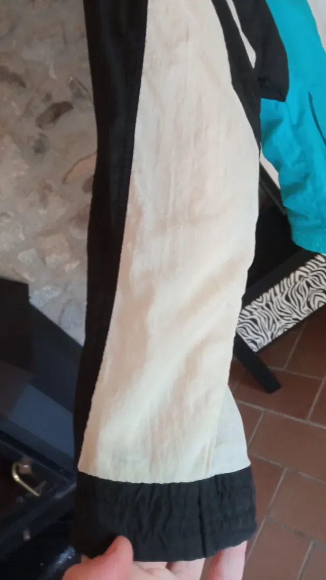 Chaqueta Adidas cremallera azul y negra