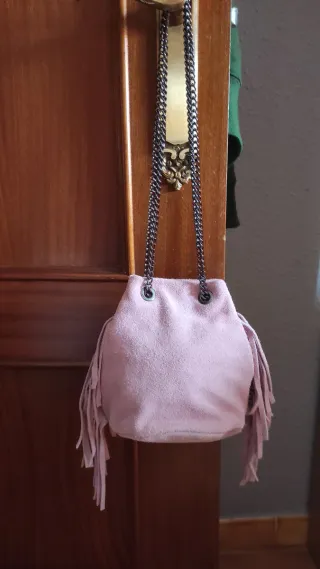 Bolso de mujer rosa con flecos