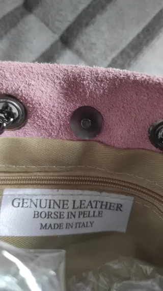 Bolso de mujer rosa con flecos