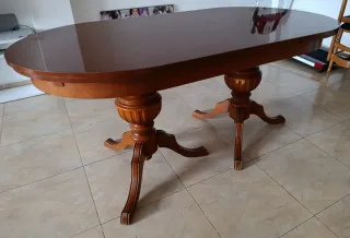 Tavolo da pranzo in legno e 4 sedie