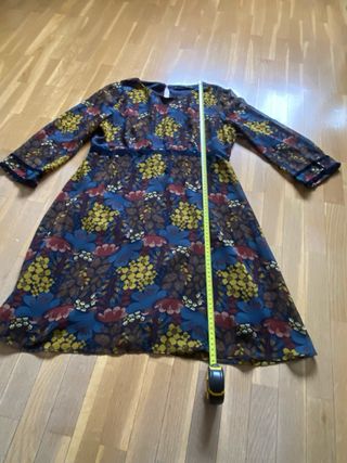 Vestido Zara floral azul y amarillo Talla L.