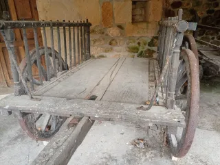 Carro de bueyes antiguo de madera
