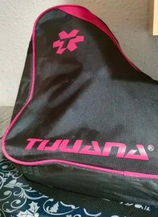 Patines en línea negros y rosas