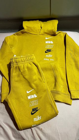 Chándal original Nike talla 128 137 cm.