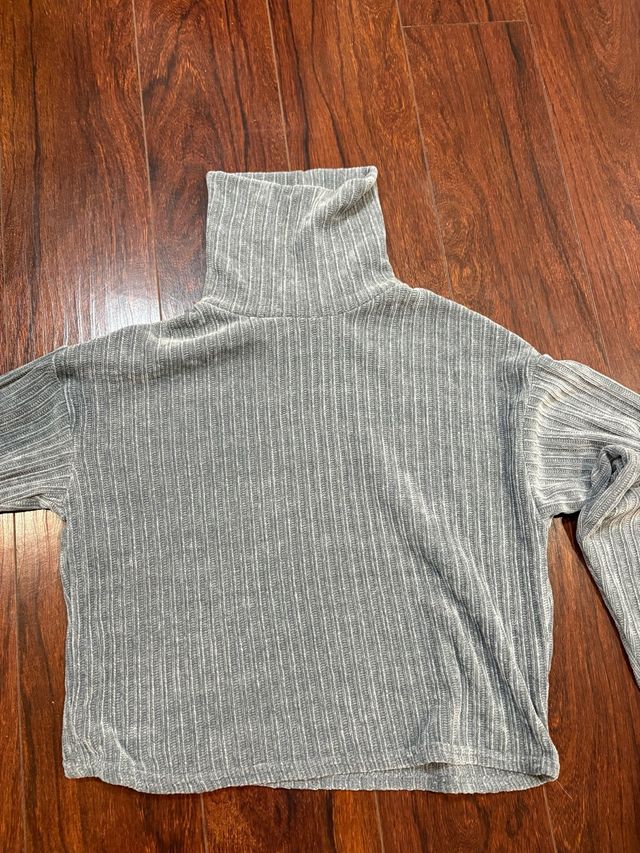 Jersey Stradivarius gris cuello alto