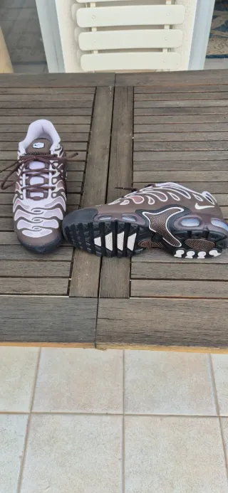 Nike Air Max Plus Drift Mujer Marrón/Blanco