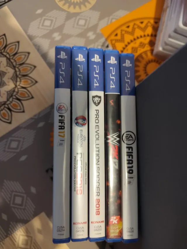 Lote 5 Juegos PS4: FIFA 17, PES 2016, PES 2018, WW