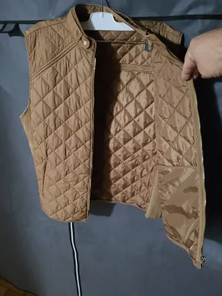 Chaleco acolchado señora beige