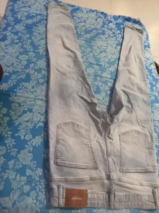 Pantalón vaquero Pull&Bear talla 28