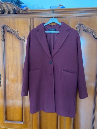 Abrigo Pull and Bear Granate