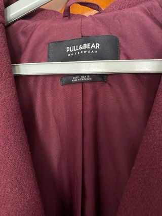 Abrigo Pull and Bear Granate