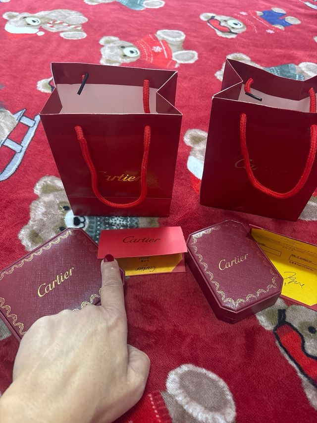 Cartier Caja y Bolsa Roja con Certificado