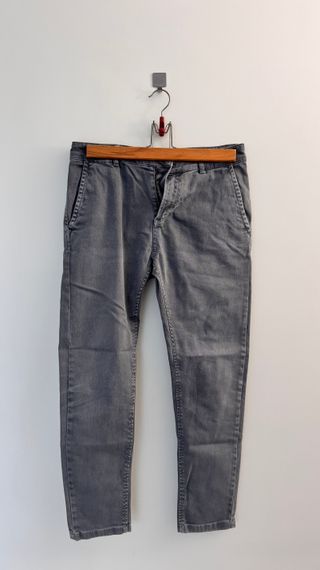 Pantalón Zara gris con estampado