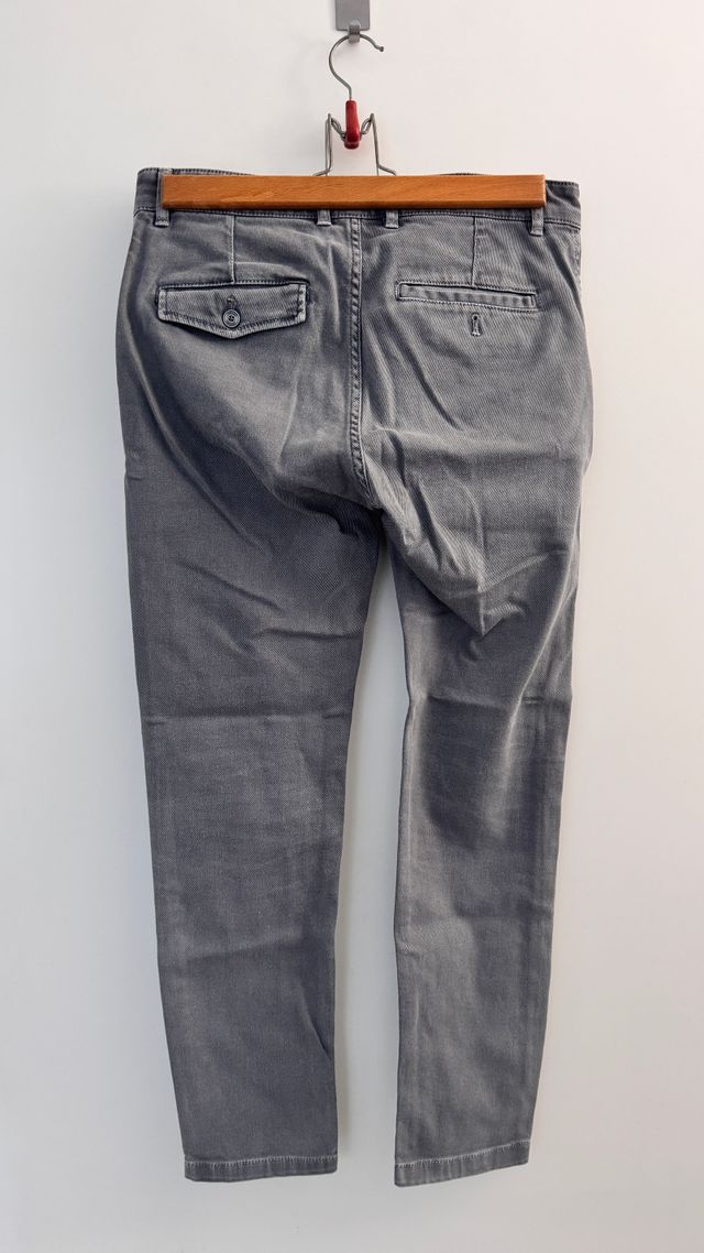 Pantalón Zara gris con estampado