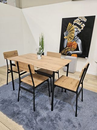 Mesa de forja y madera con 4 sillas