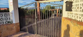 Puerta metálica de hierro forjado