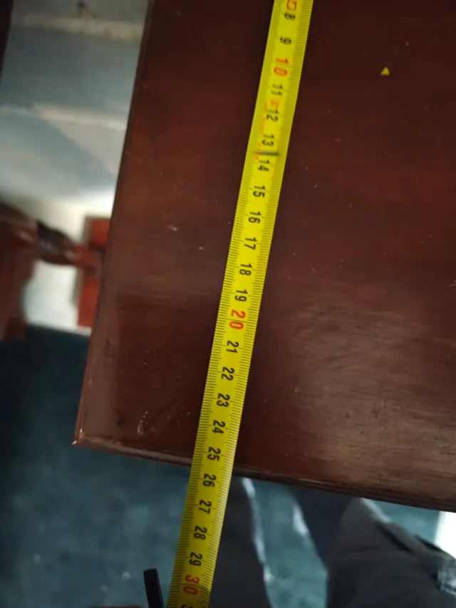 Bonitos pedestales de madera vintage