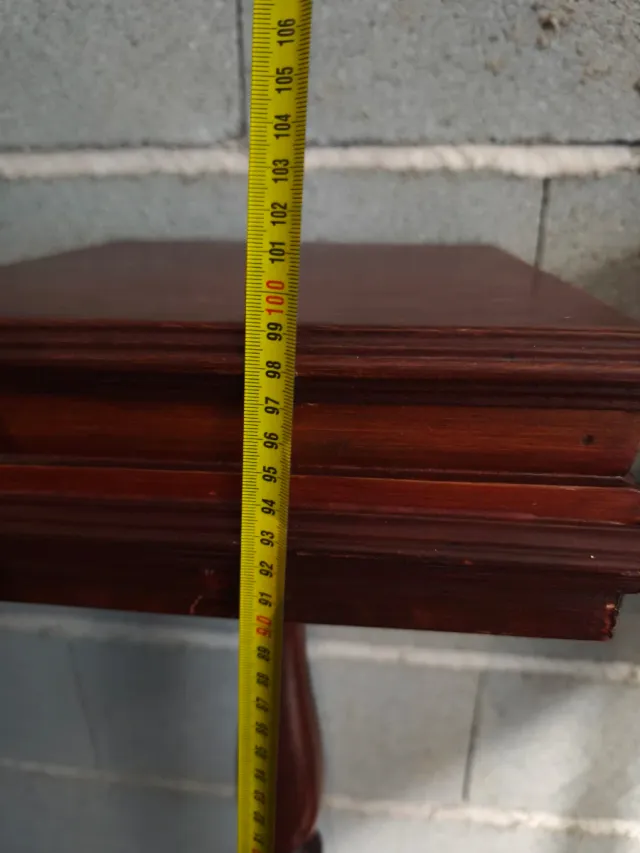 Bonitos pedestales de madera vintage