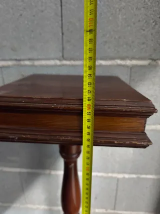 Bonitos pedestales de madera vintage