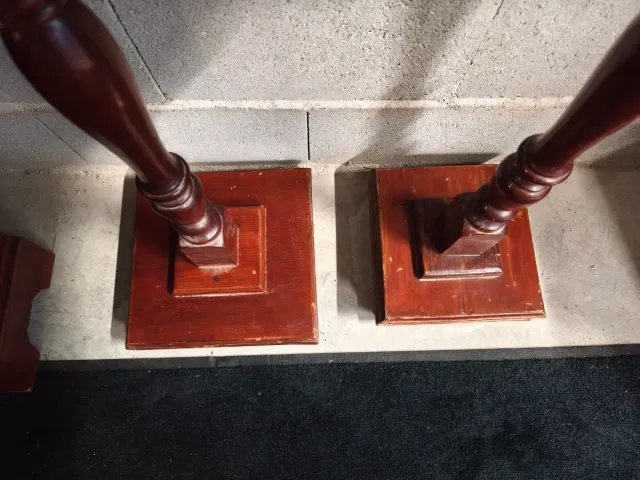 Bonitos pedestales de madera vintage